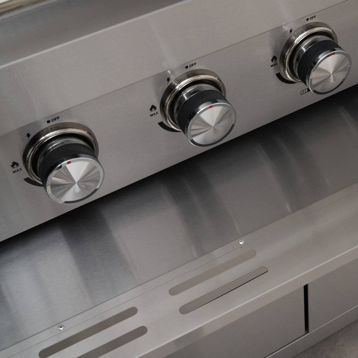 Z640 Deluxe 6 Burner Stainless Steel Gas Barbecue with Cabinet